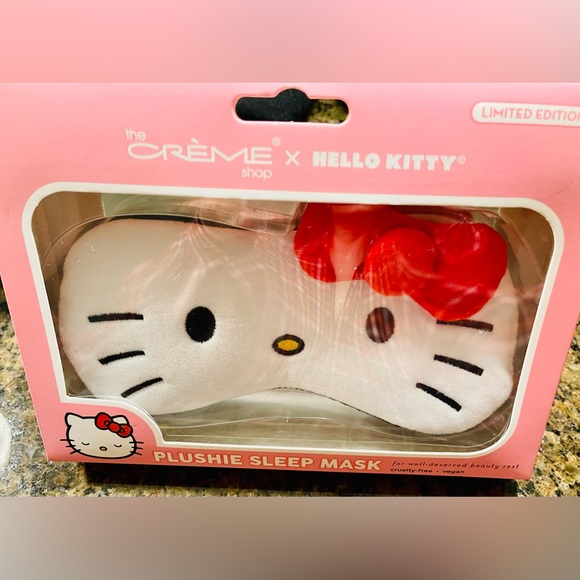 The Crème Shop x Hello Kitty 3D Plushie Sleep Mask - Picture 5 of 7